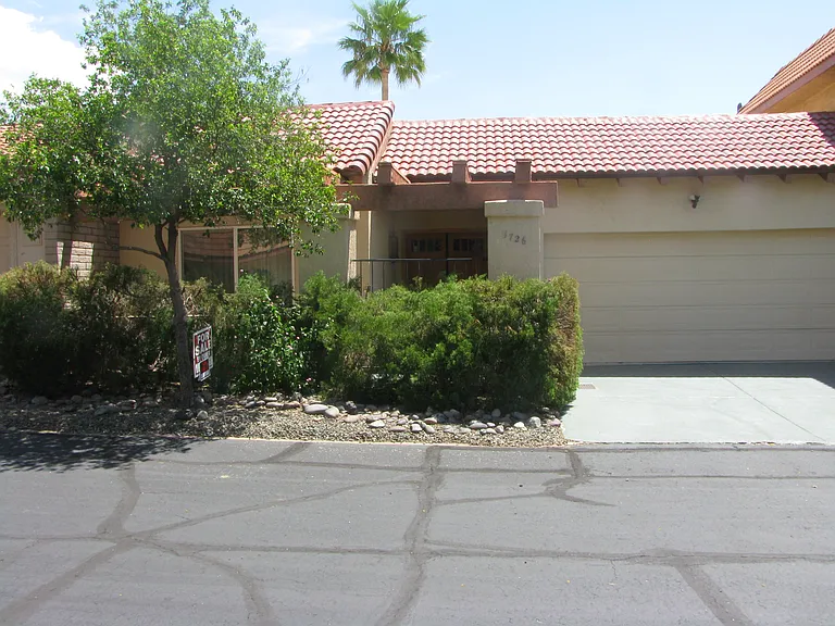 5726 N Camino Del Sol — Photo 2