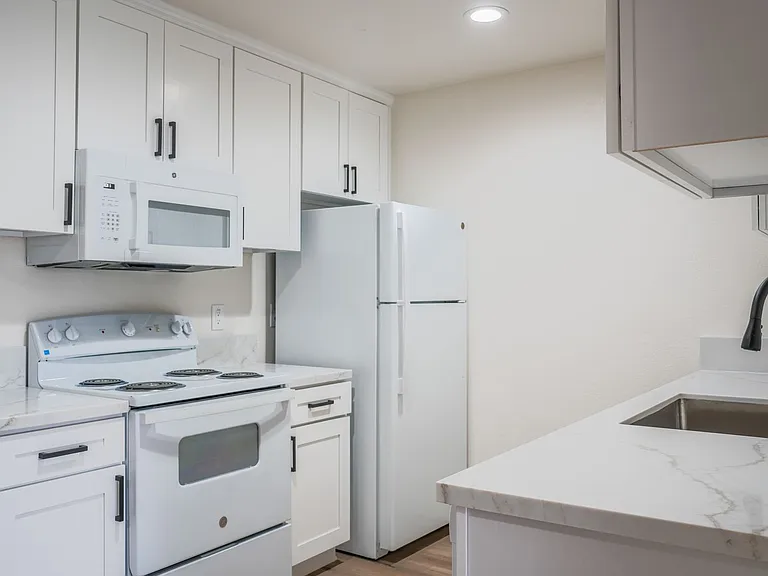 Sycamore Hills Village Apartments — Photo 16