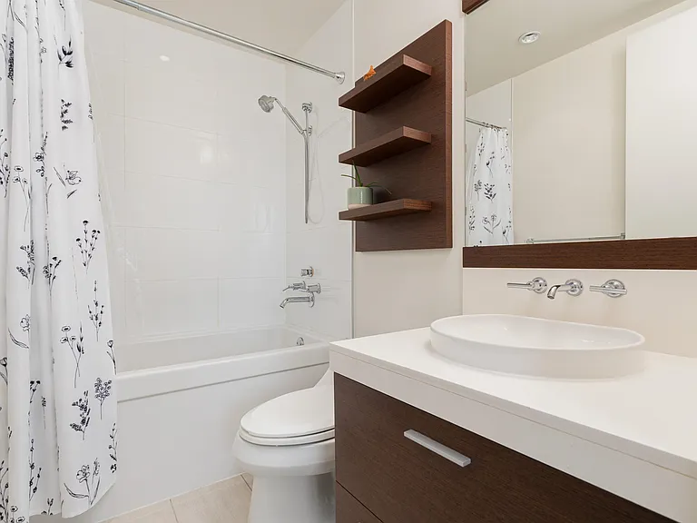2528 Maple St #305 — Photo 13