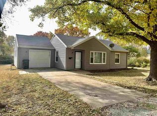 2431 SW 22nd St, Topeka, KS 66611