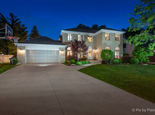 1104 Loyola Dr, Libertyville, IL
