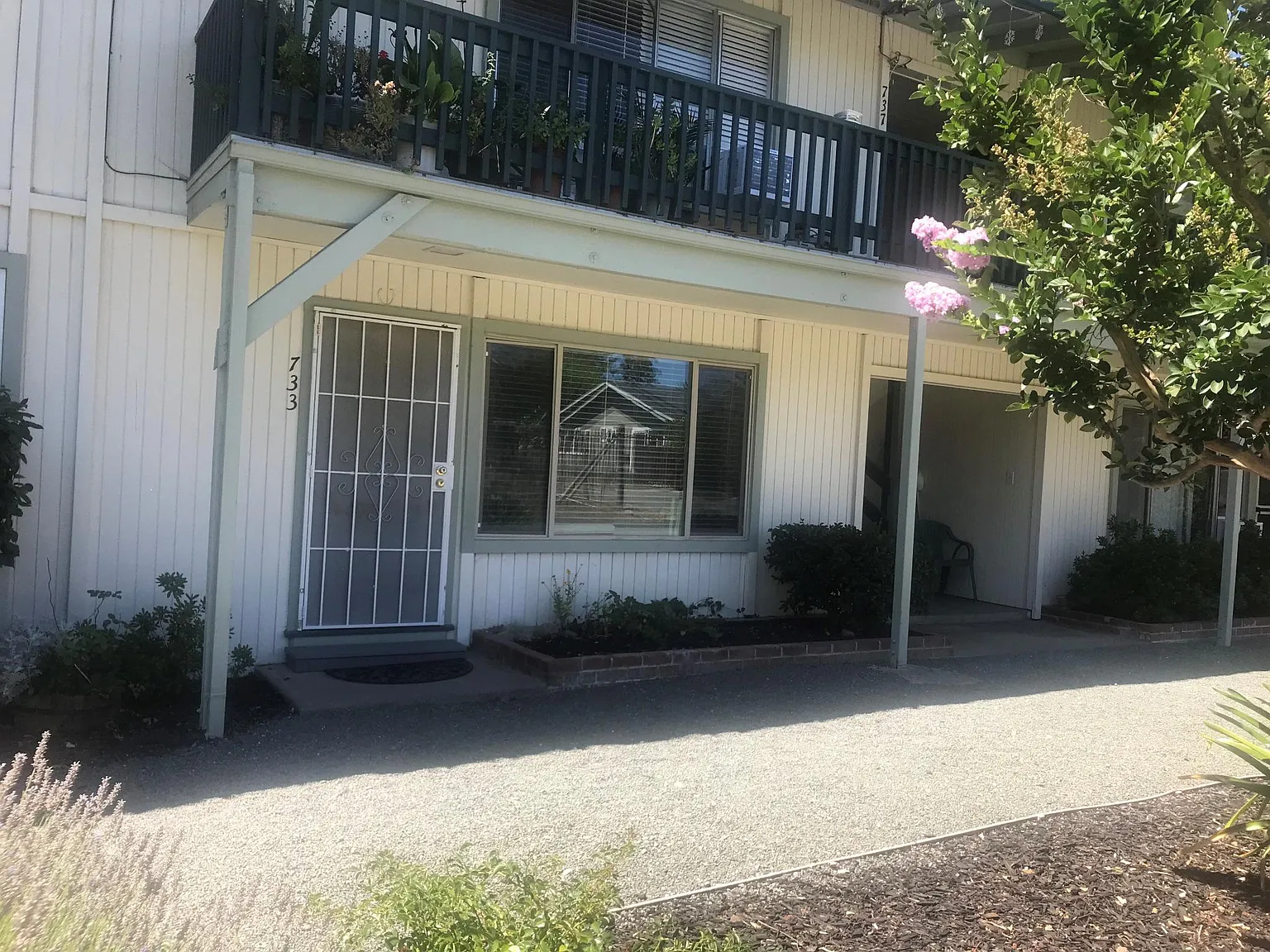 2 bed, 864 sqft, $2,475 — Photo 2