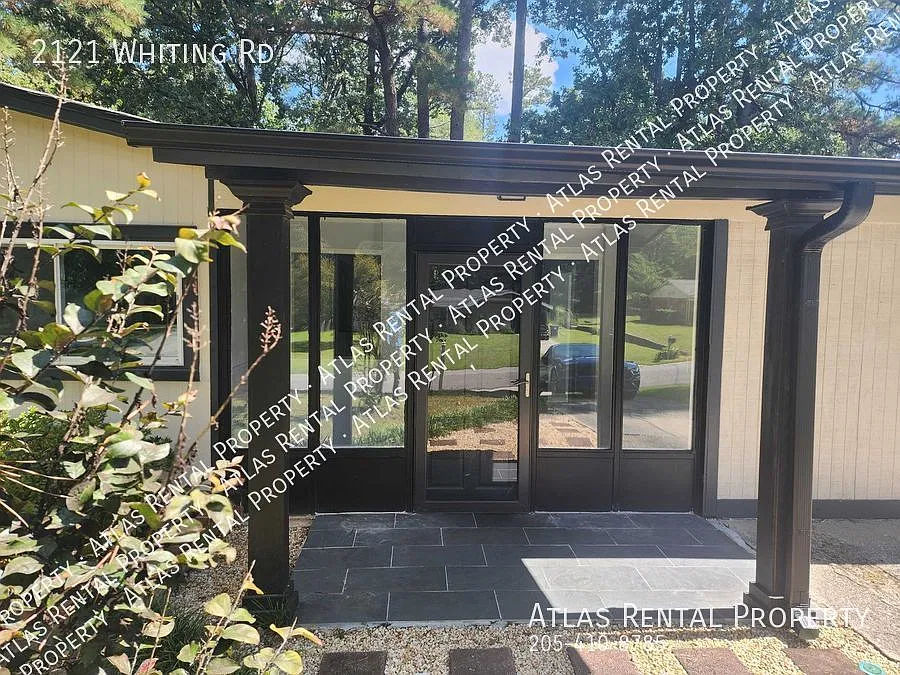 Luxurious Finishes & Serene Outdoor Retreat — Photo 2
