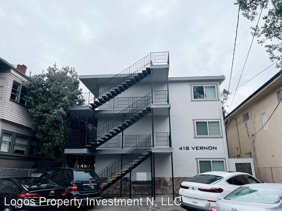 Vernon Apartments — Photo 1
