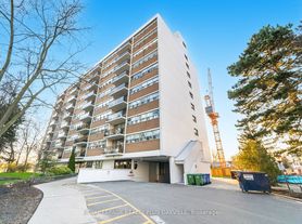 212 Kerr St, Oakville, ON