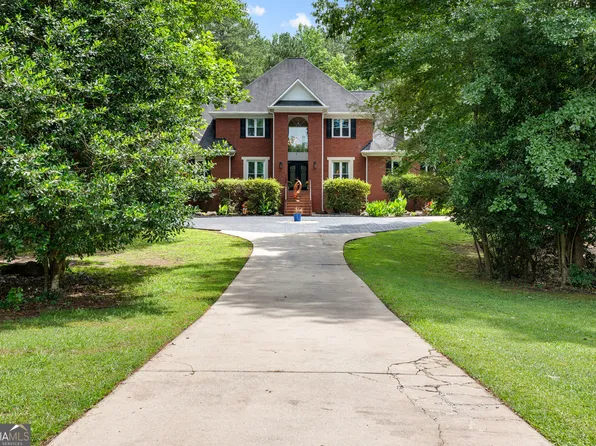 230 Camelot Dr, Fayetteville, GA 30214