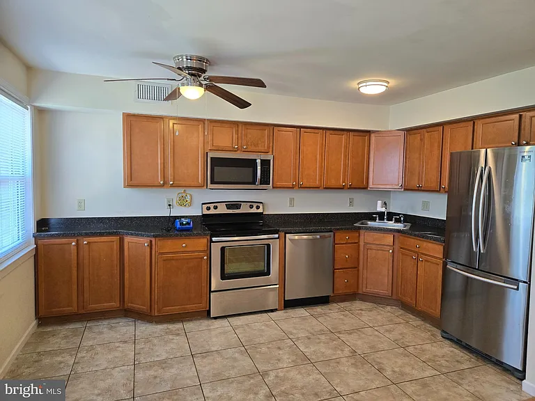 258 Violet Ct — Photo 4