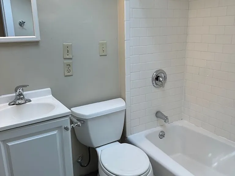 7/1 - $1545 2 BR, 1 BA with Heat, 3 blocks from UWM- 2943 N Bartlett — Photo 18