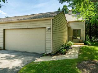 6121 Garrett Ln, Rockford, IL 61107