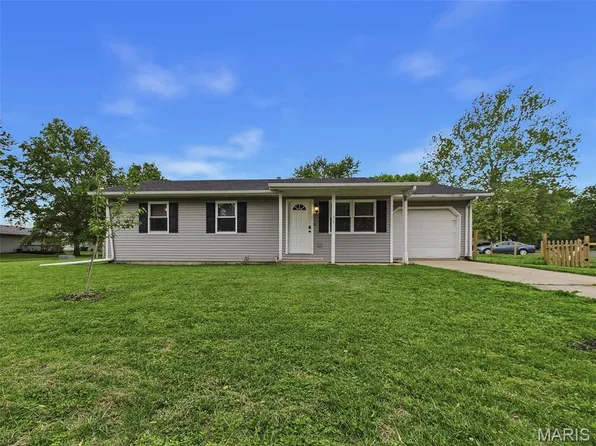106 Lynn St, Lebanon, IL 62254