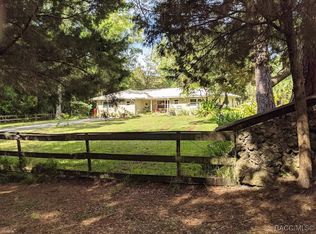 25 64th St, Yankeetown, FL 34498