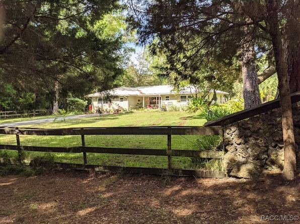 25 64th St, Yankeetown, FL 34498