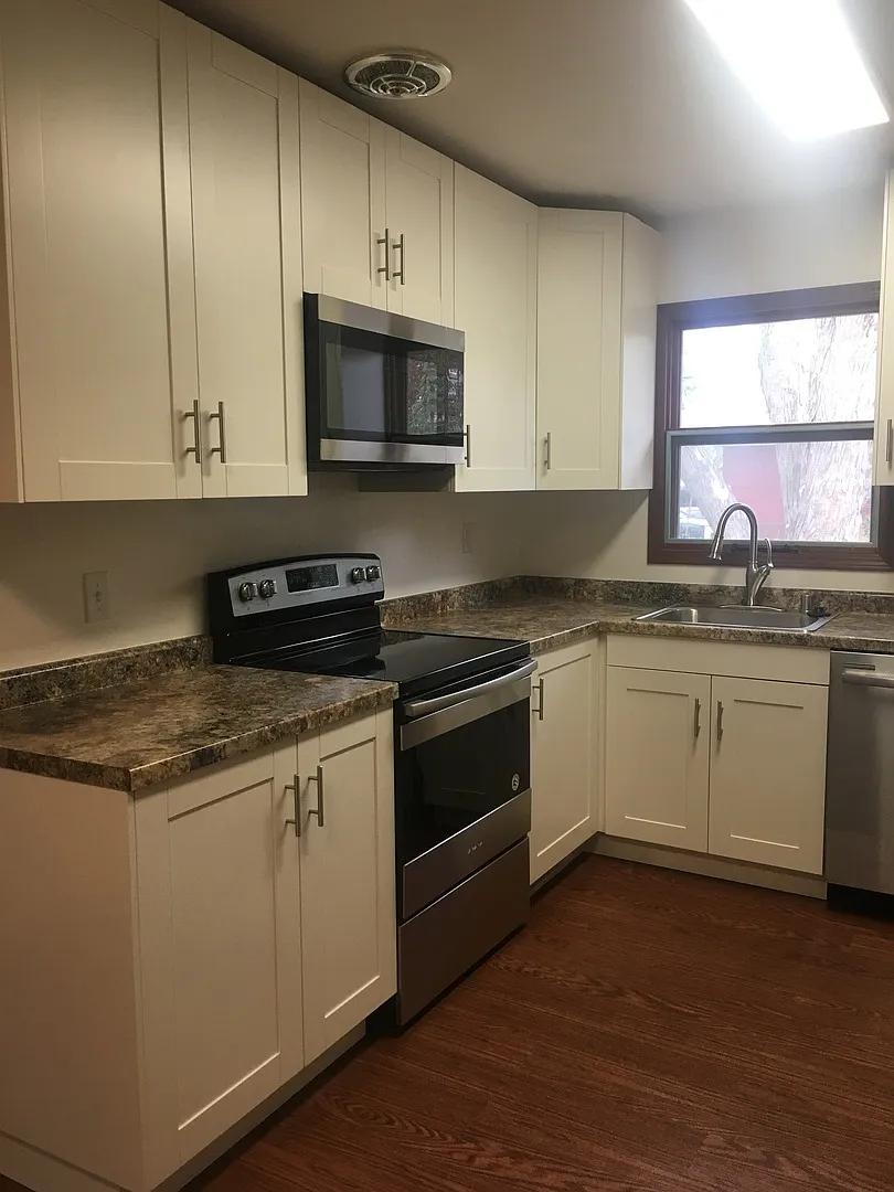 Updated Madison West, Two Bedroom, One Bathroom Duplex — Photo 3