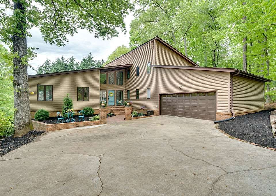 1st image of 24 Hoppin John Ln