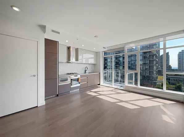 4670 Assembly Way #9XX, Burnaby, BC V5H 0H3