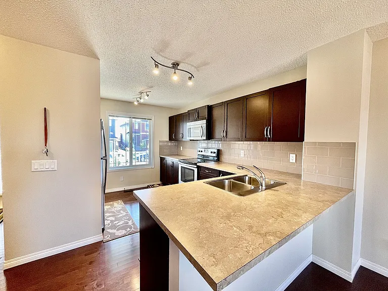 River Heights Cres — Photo 3