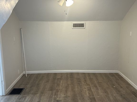 2nd image of 719 W Acacia St