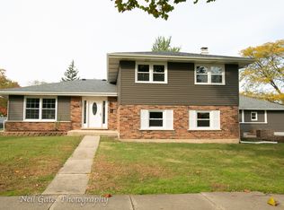 17830 Larkspur Ln, Homewood, IL 60430