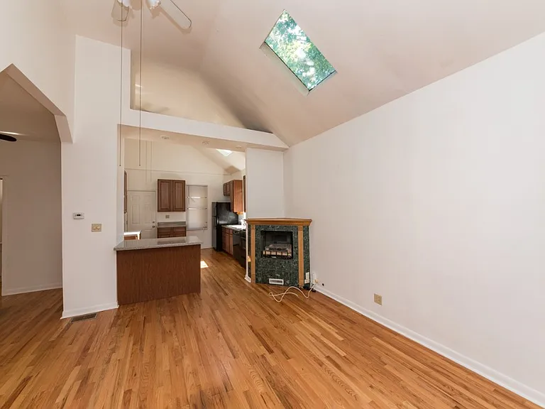 1043 W Grace St #CH — Photo 8