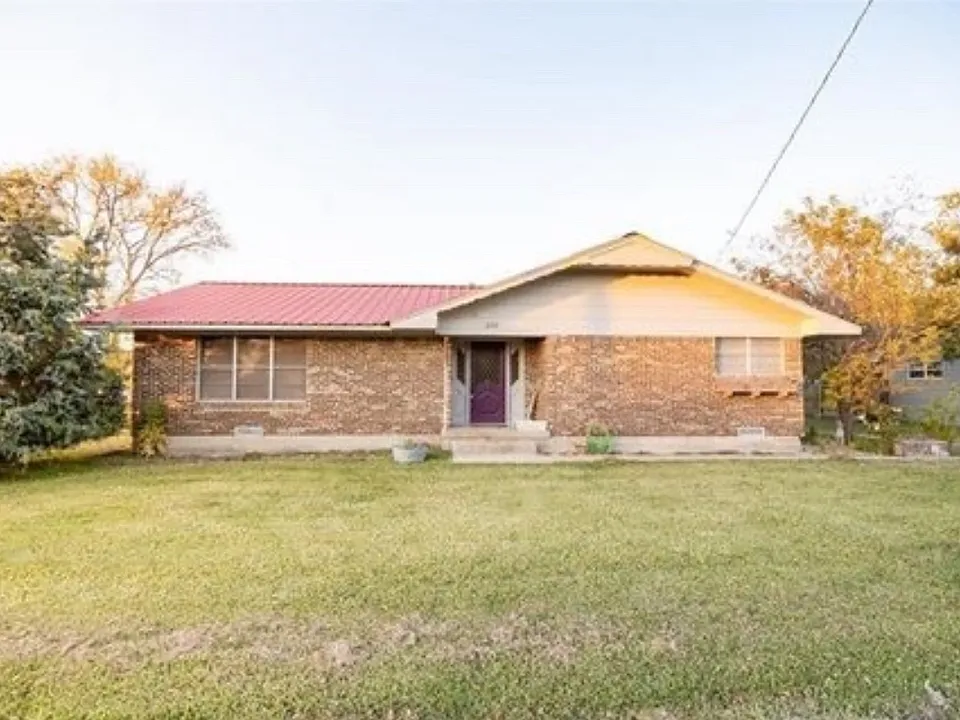 201 E 9th St