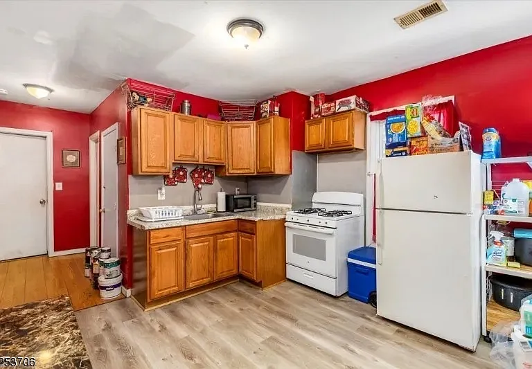 25 Washington Ave #A — Photo 1