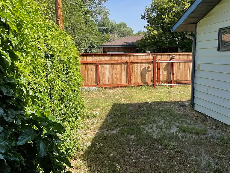 1004 S Division St — Photo 14
