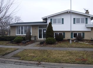 9933 S Kilbourn Ave, Oak Lawn, IL 60453