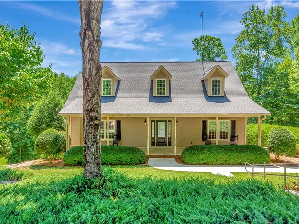 121 Woods Dr, West Union, SC 29696