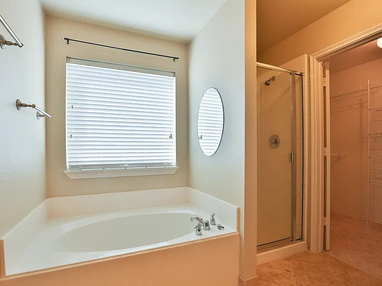 809 Robbin Cir — Photo 10