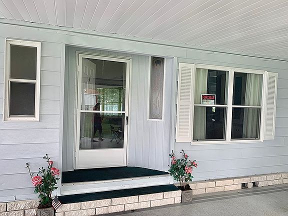 2nd image of 810 Bishop Dr
