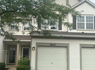 2845 Falling Waters Dr, Lindenhurst, IL 60046