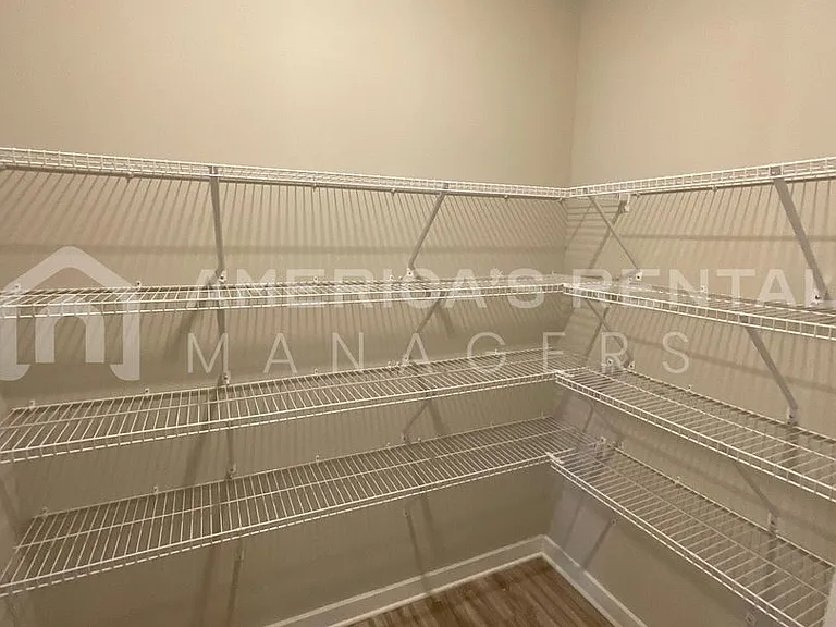 486 Andrew Dr — Photo 6
