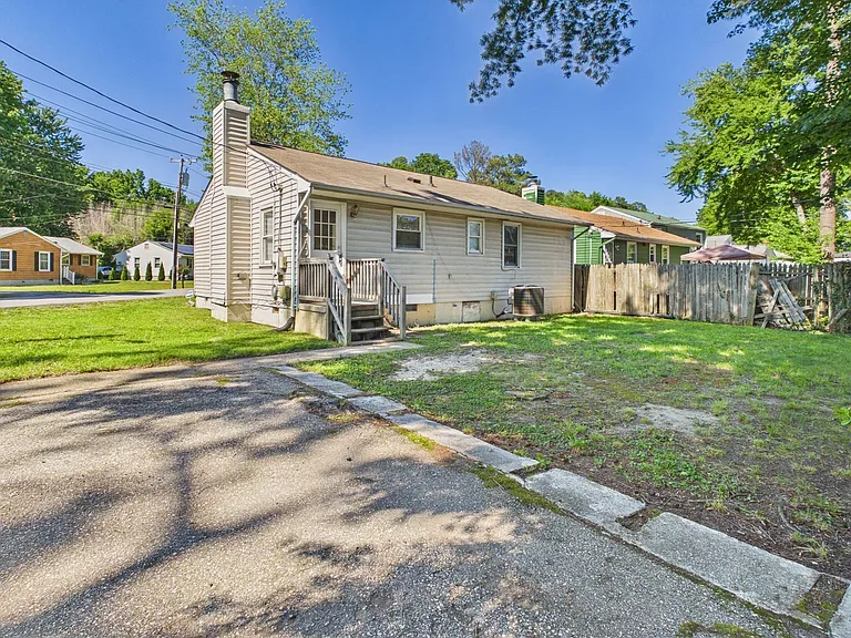 835 Winnetka Ave — Photo 20