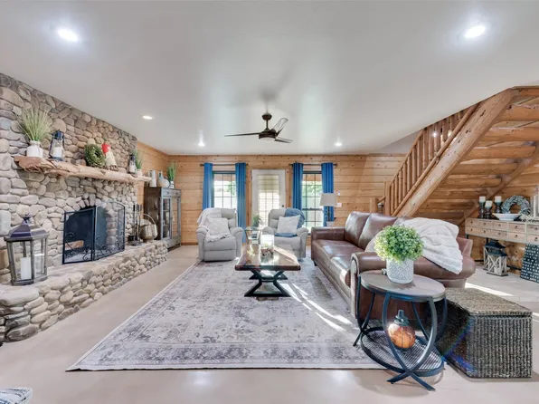 342 Longbranch Dr, Decatur, TX 76234