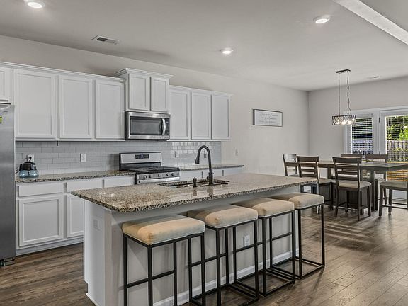 4th image of 6100 Vermilion Loop