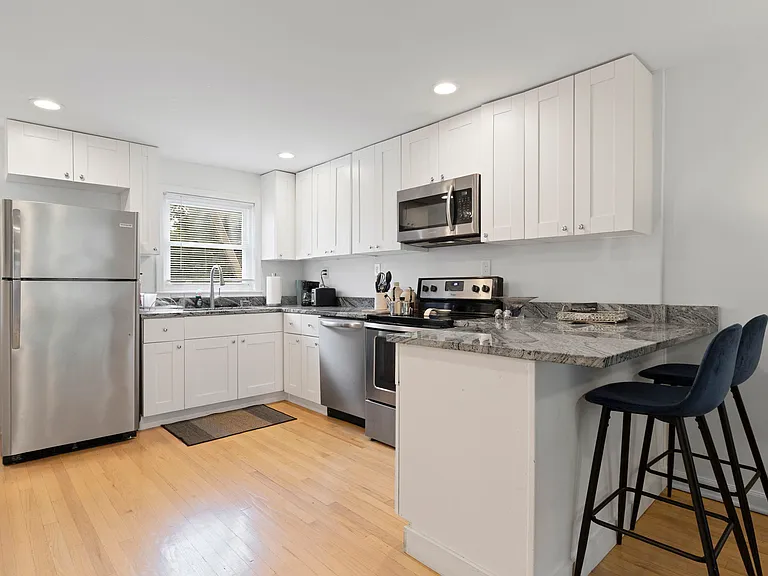 1011 W 38th St #A — Photo 9