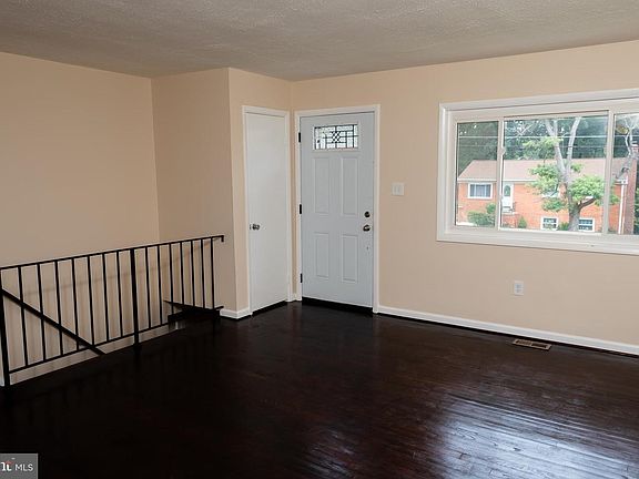 4th image of 2205 Emporia St