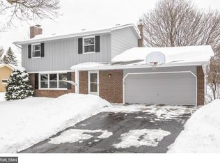 2936 Winthrop Dr, Saint Paul, MN 55109