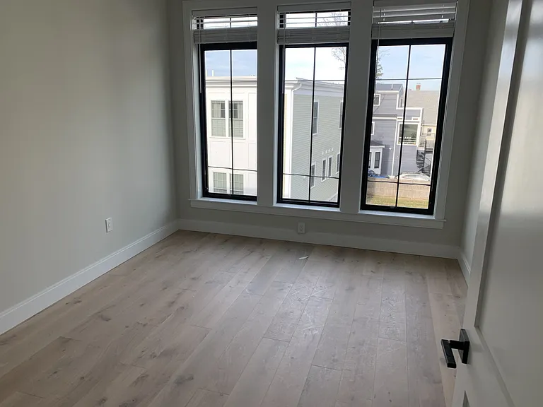 157 Everett St #302 — Photo 25