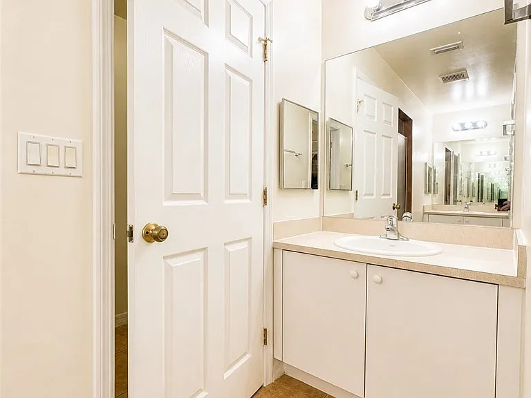 509 NE 24th Pl #A — Photo 8