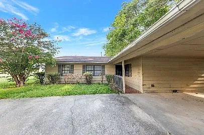3 bed, 2.0 bath, 1750 sqft, $1,599 — Photo 2