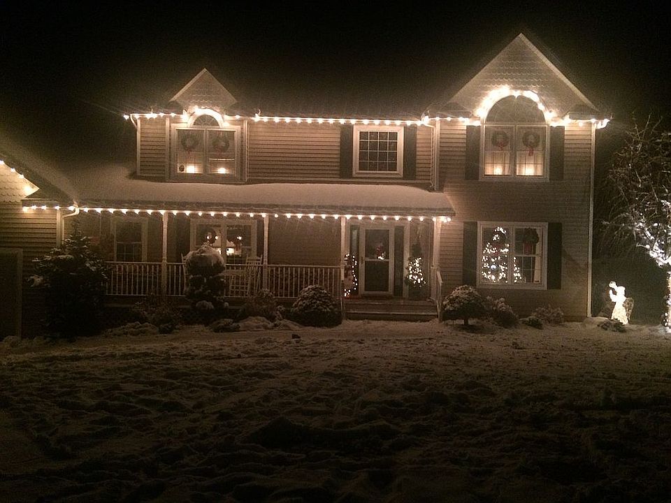 1st image of 28 Dawn Dr