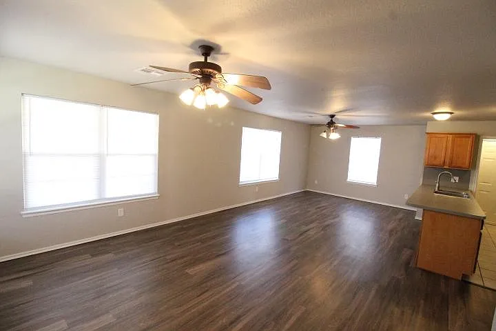 3 bed, 1207 sqft, $1,065 — Photo 3
