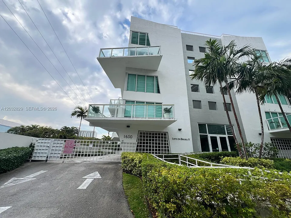 1650 Brickell Ave #206