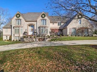 11416 Manor Rd, Leawood, KS 66211
