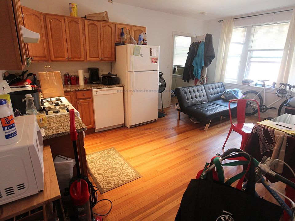 2nd image of 1615 Commonwealth Ave #T17