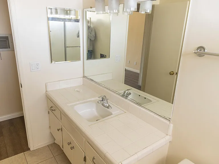 8740 Owensmouth Ave #14 — Photo 11