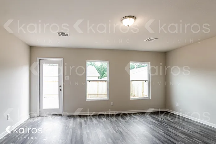 4 bed, 2.0 bath, 1400 sqft, $1,575 — Photo 2
