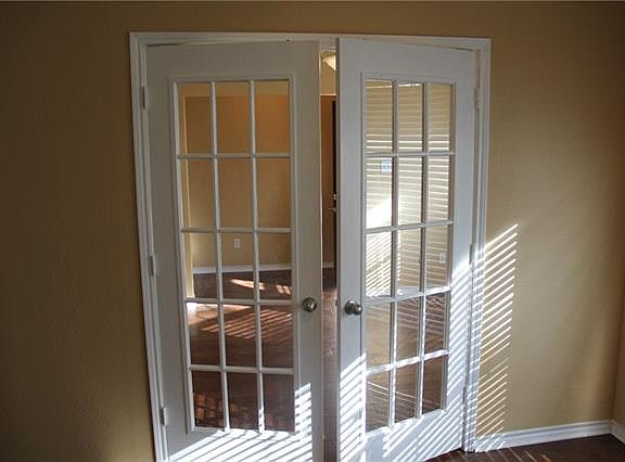 5th image of 5008 Cedar Elm Dr