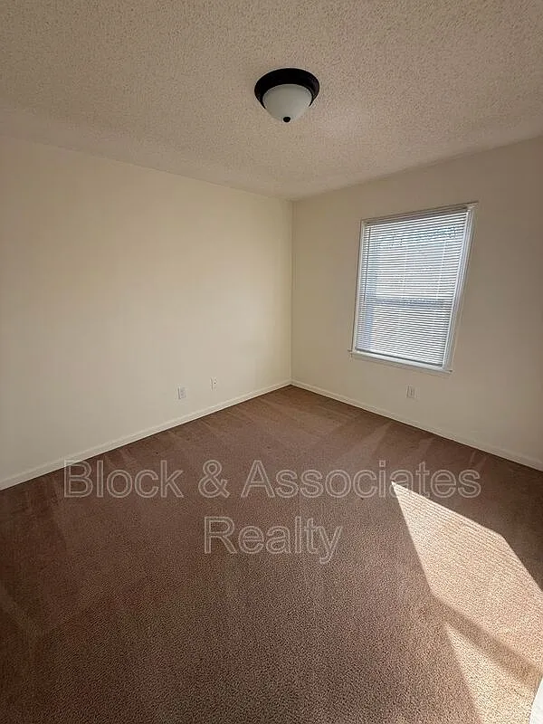 2 bed, 1.0 bath, $895 — Photo 4